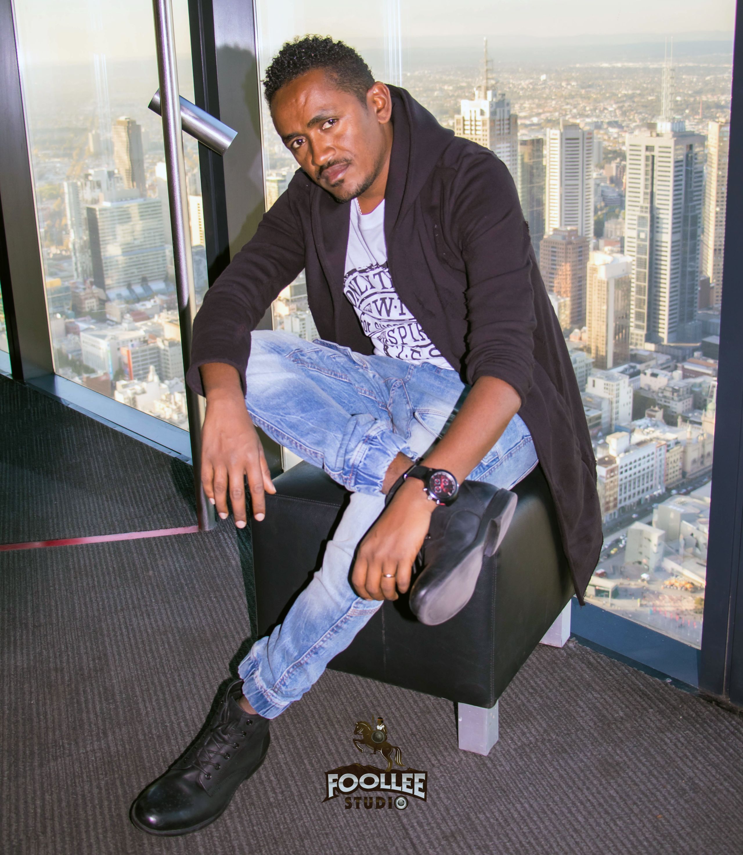 Haacaaluu Hundeessaa: Artistii 'Oromoof qaalii' walleen ...