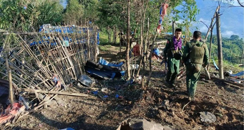 MNDAA မုံးကိုးတိုက်နယ် “နန်ဟာ”ဒေသက စစ်ကောင်စီတပ်စခန်း (၂) ခု နဲ့ ကိုးကန့် ဒေသ ရှောက်ရင်းဖန် က တပ်စခန်းတစ်ခုကို သိမ်းပိုက်ခဲ့ပြီး စစ်လက်နက်ပစ္စည်းတွေပါ သိမ်းဆည်းရမိခဲ့တယ် လို့ 