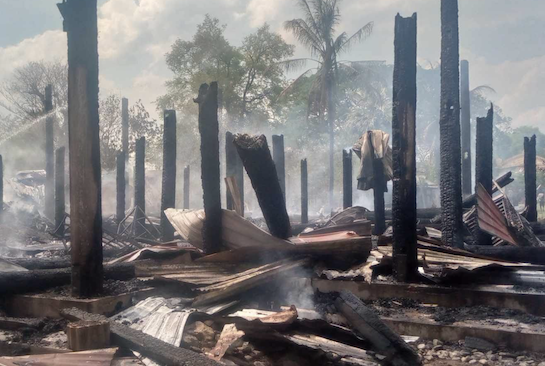 ဘုန်းကြီးကျောင်းနဲ့နေအိမ်တချို့ လေကြောင်းကနေ ဗုံးကြဲခံခဲ့ရပါတယ်။ (ဓာတ်ပုံ-ပေးပို့)