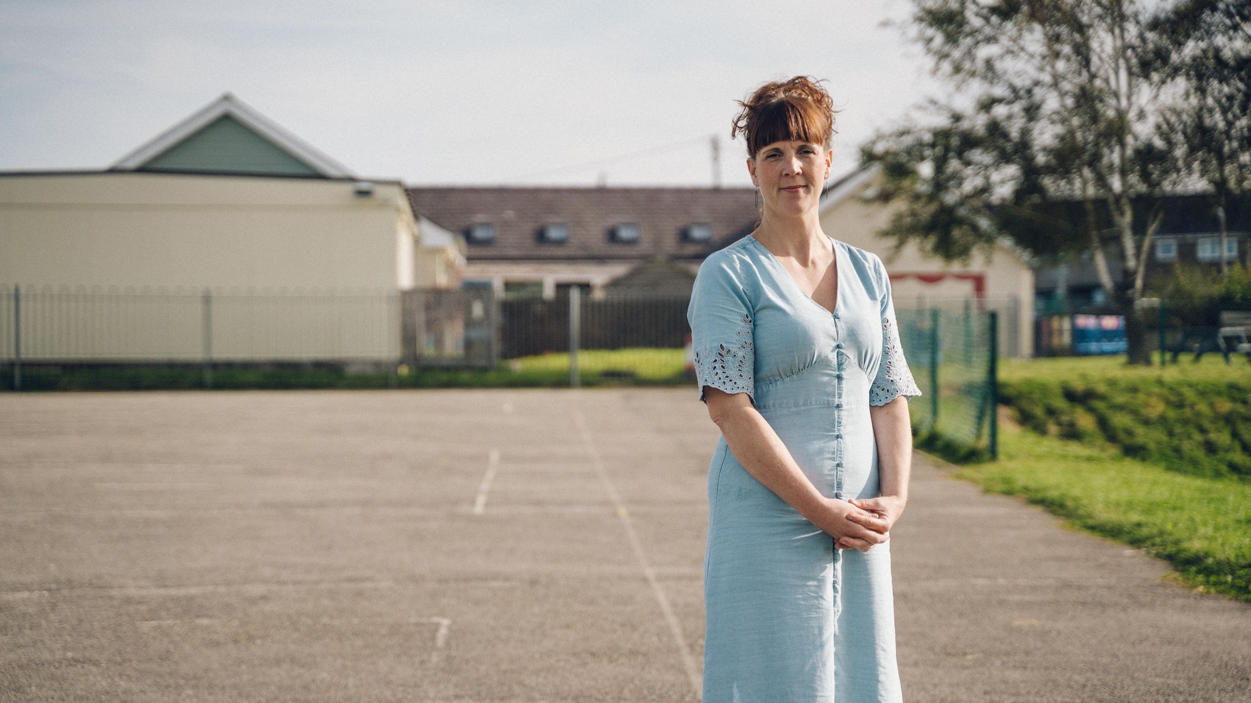 Athrawes ar iard yr ysgol