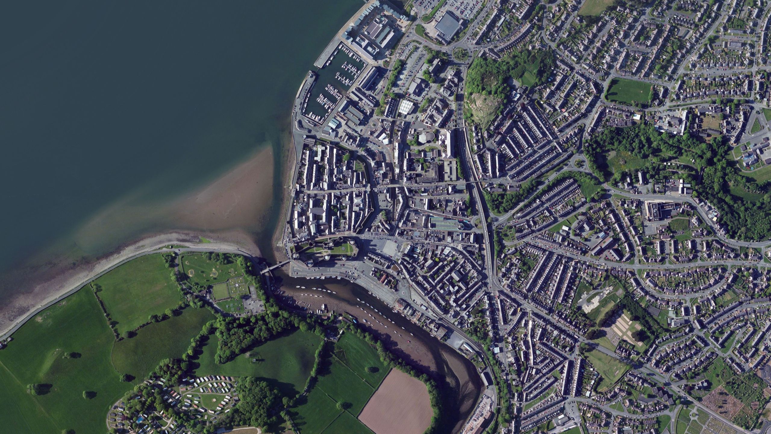 Map yn dangos lleoliad y bomiau a llwybr y prosesiwn