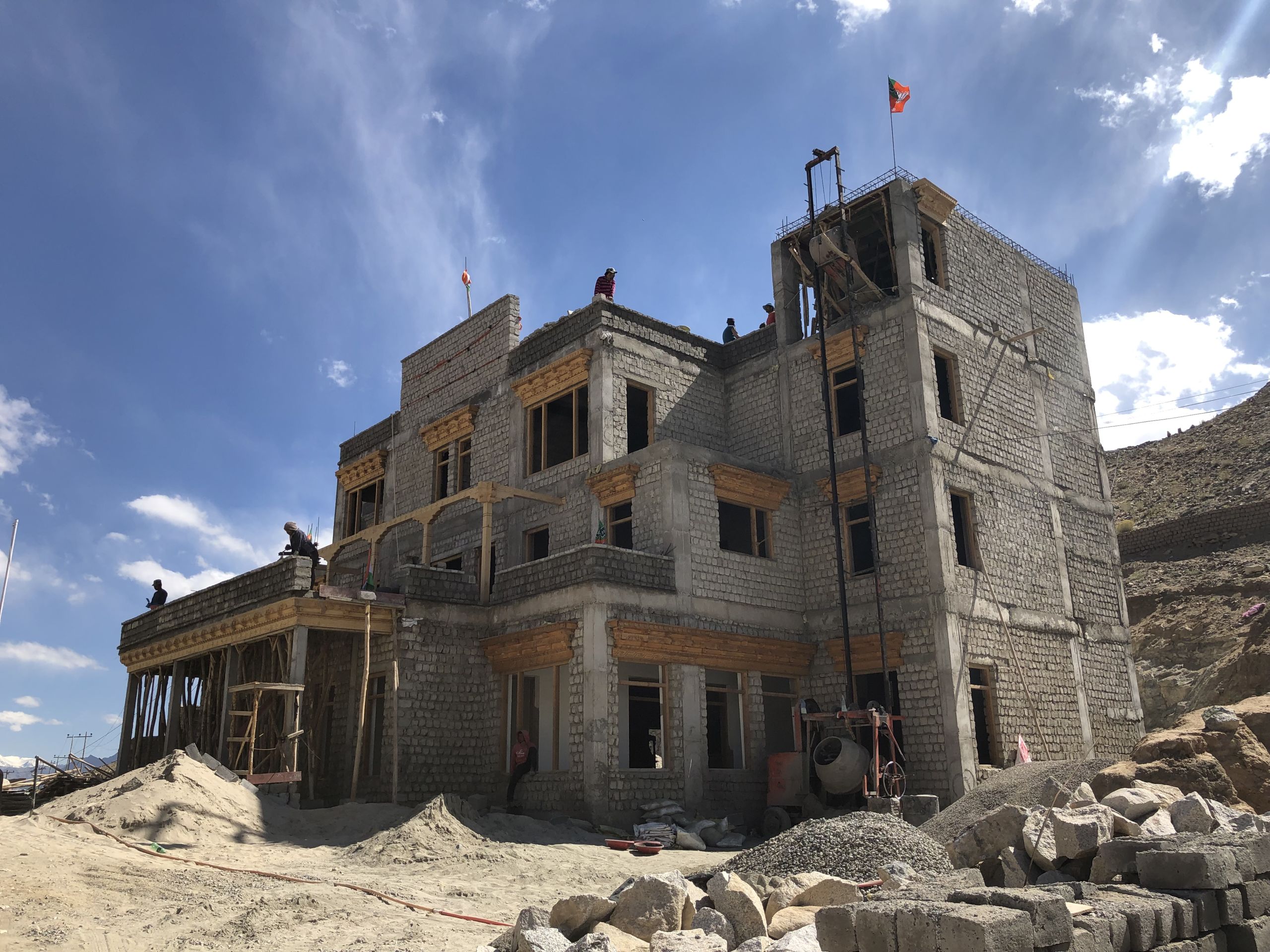 भाजपा का नया निर्माणाधीन दफ़्तर