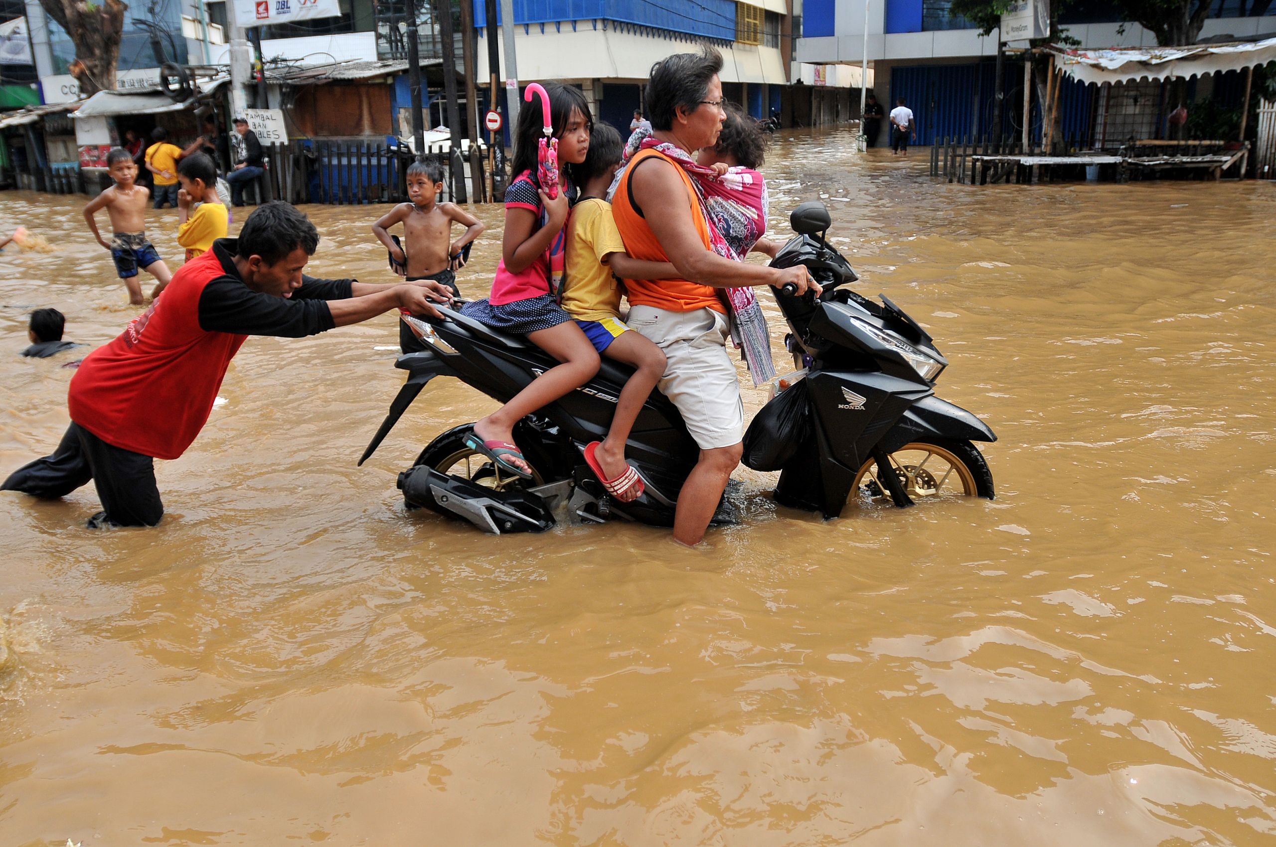 Sejak awal tahun 2020 Jakarta berulang kali dilanda banjir.