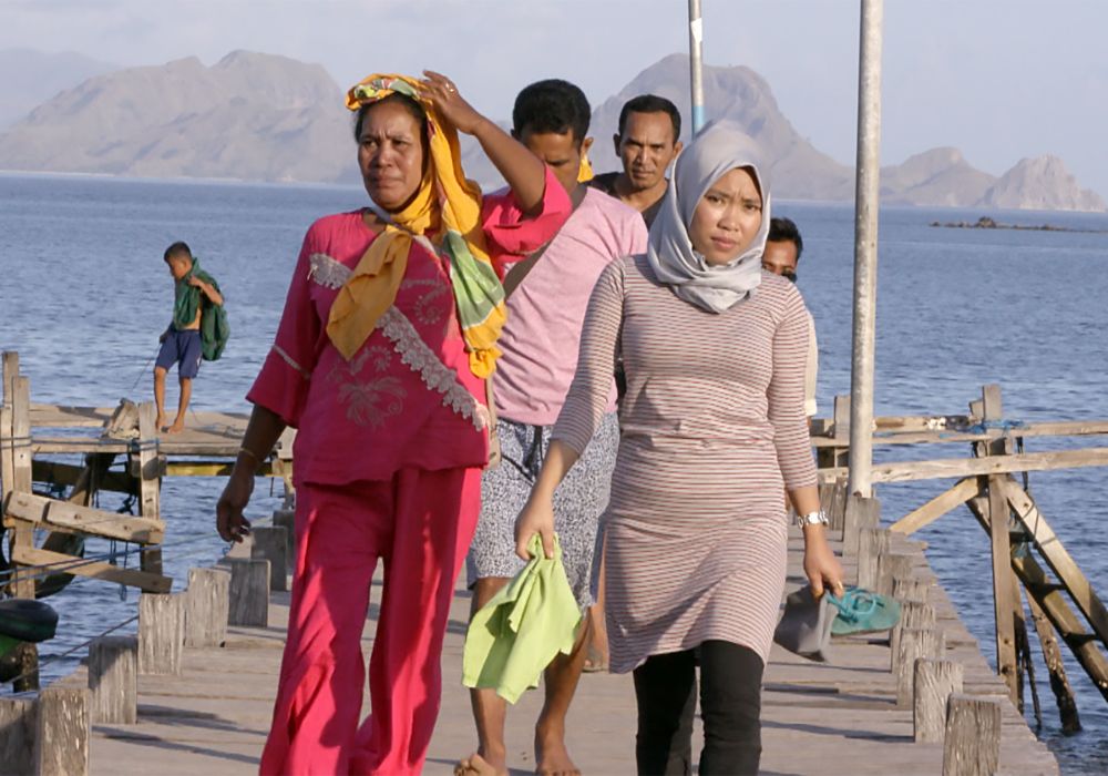 Villages at the wharf on Komodo Island. BBC