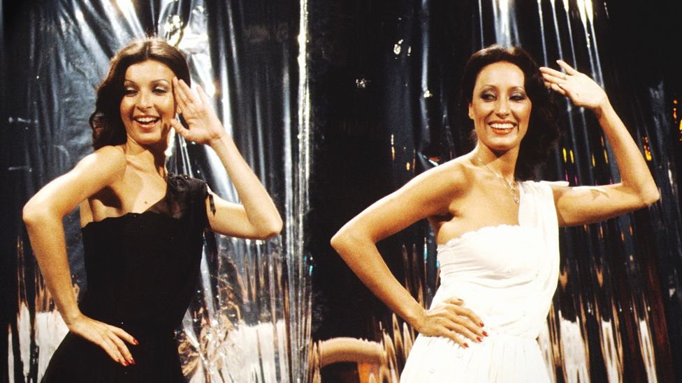 María Mendiola (r) and Mayte Mateos as Baccara in 1979