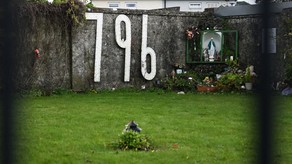 Picture of the site with the number 796 against the back wall