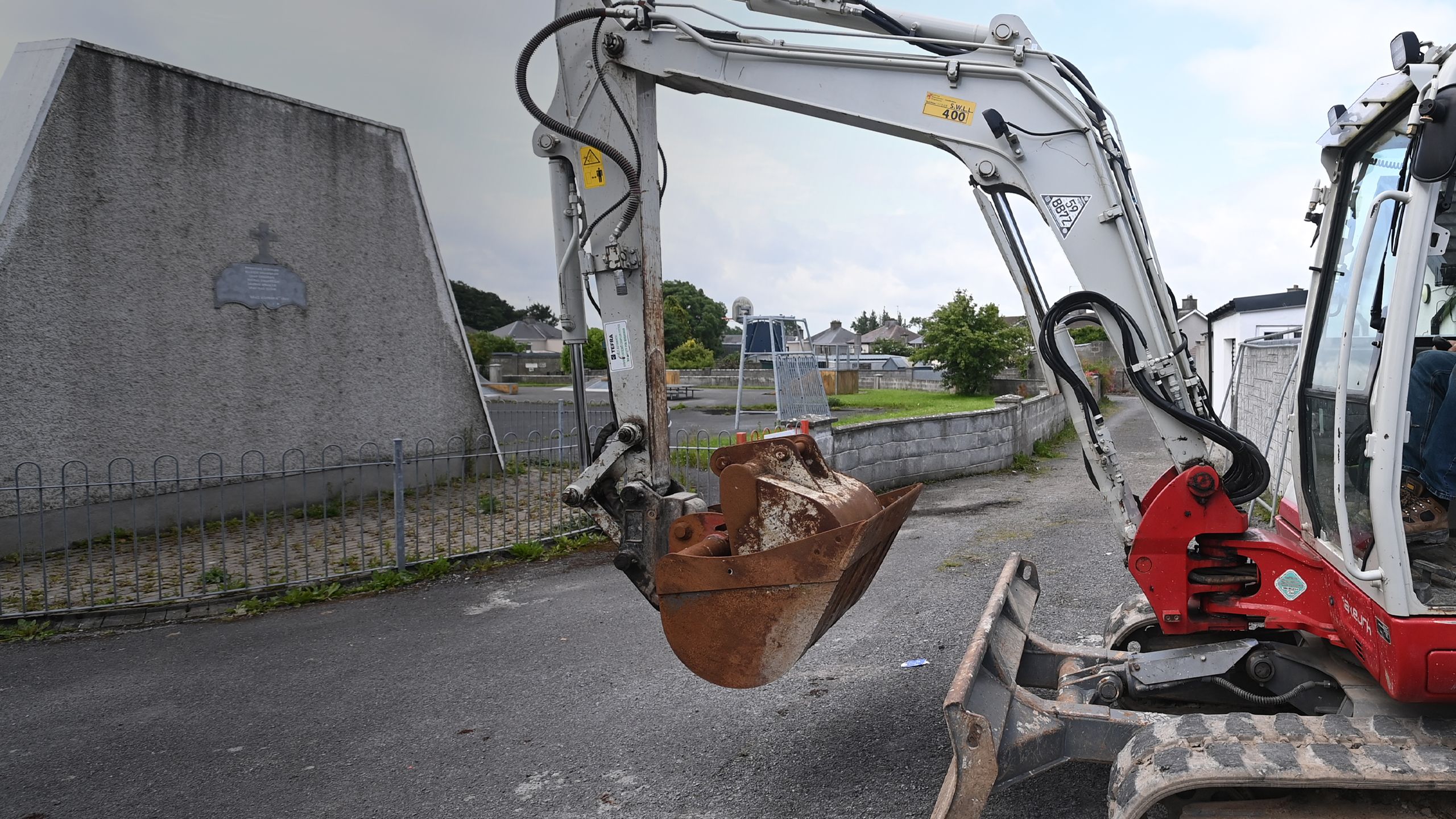 Picture showing a white digger arriving at the site in Tuam.