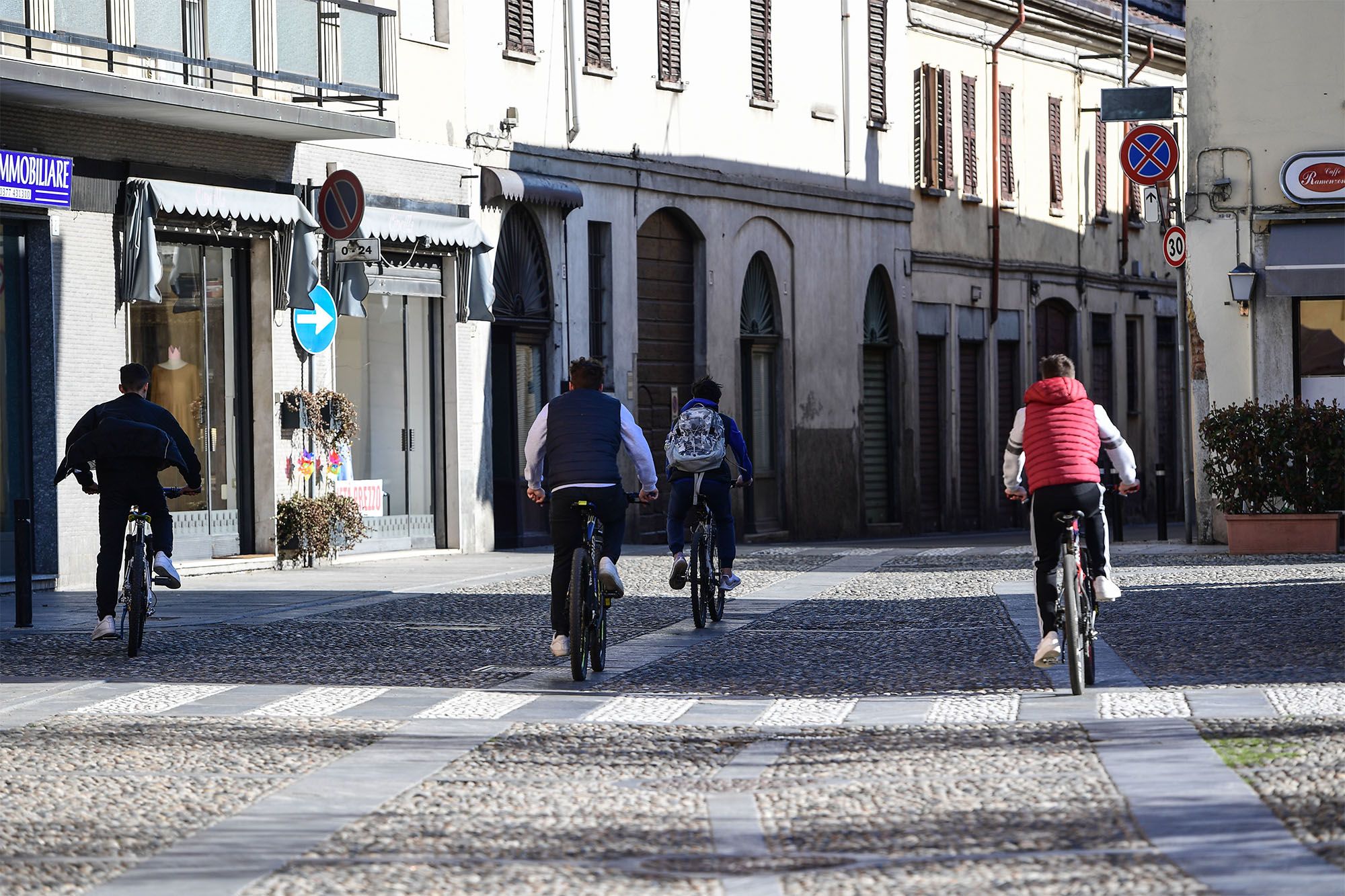 Children on bicycles in Codogno