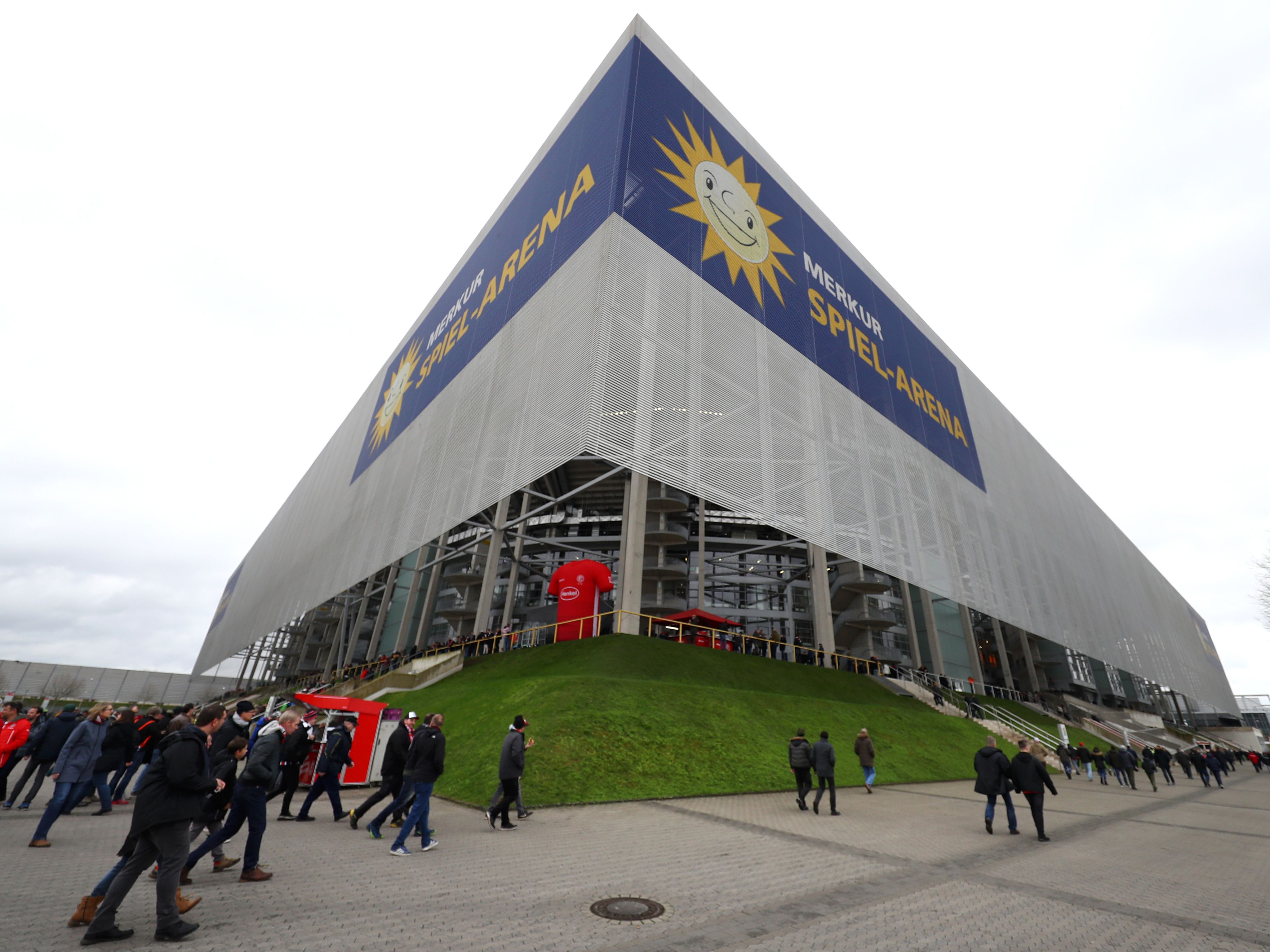 نمای بیرونی ورزشگاه دوسلدورف