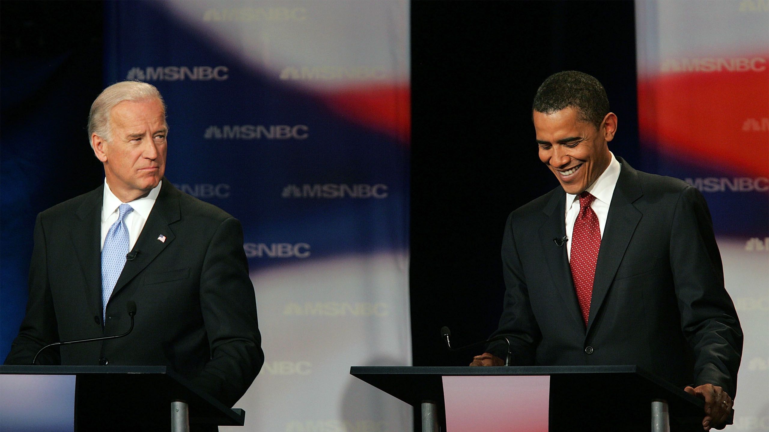 Joe Biden e Barack Obama em um debate presidencial em 2007