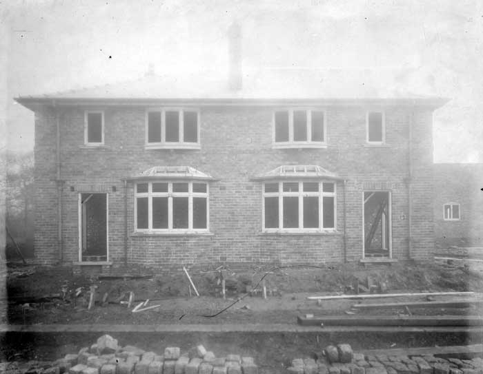 1930 photograph of a Wythenshawe house being built