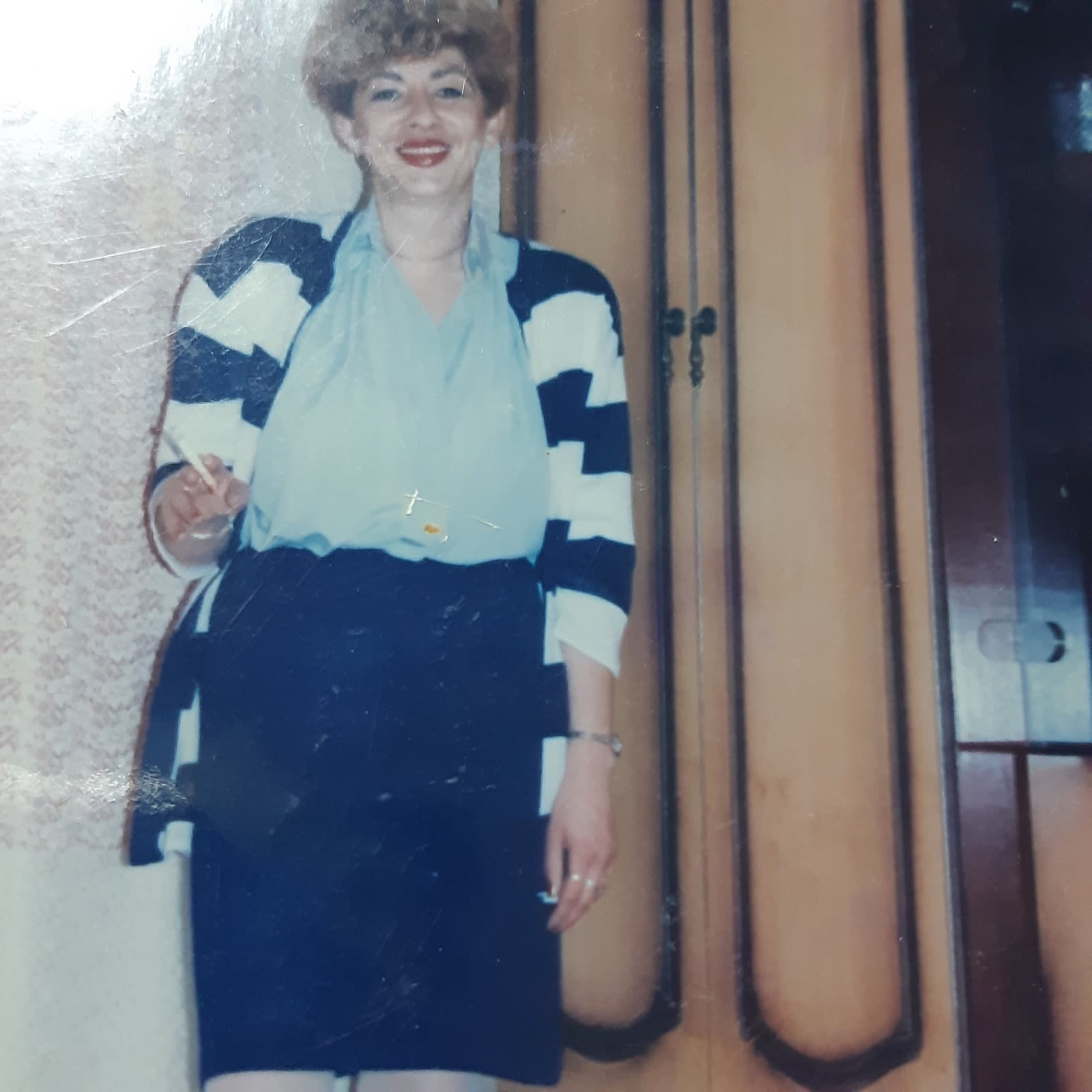 Fotografija iz mladosti, od pre rata, sa ešarpom i cigaretom