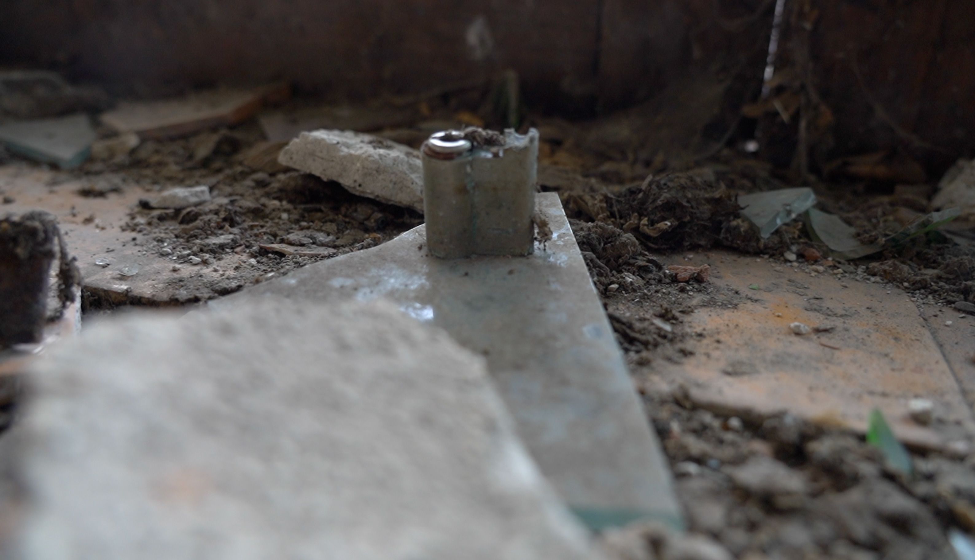 Krhotine na podu jedne od prostorija