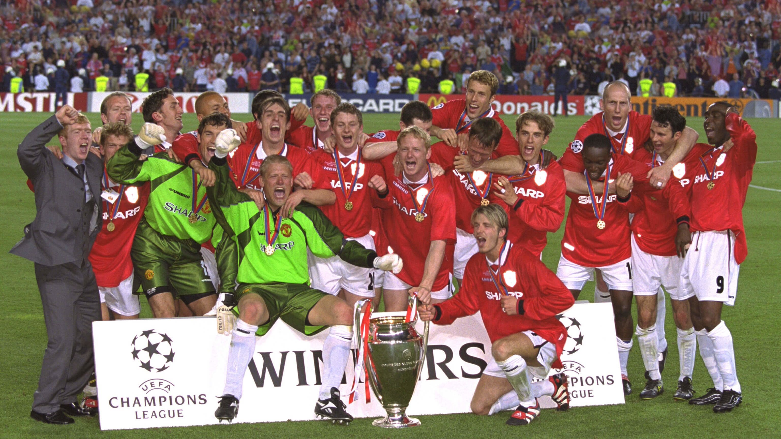 Manchester United players celebrate winning the Champions League final in 1999