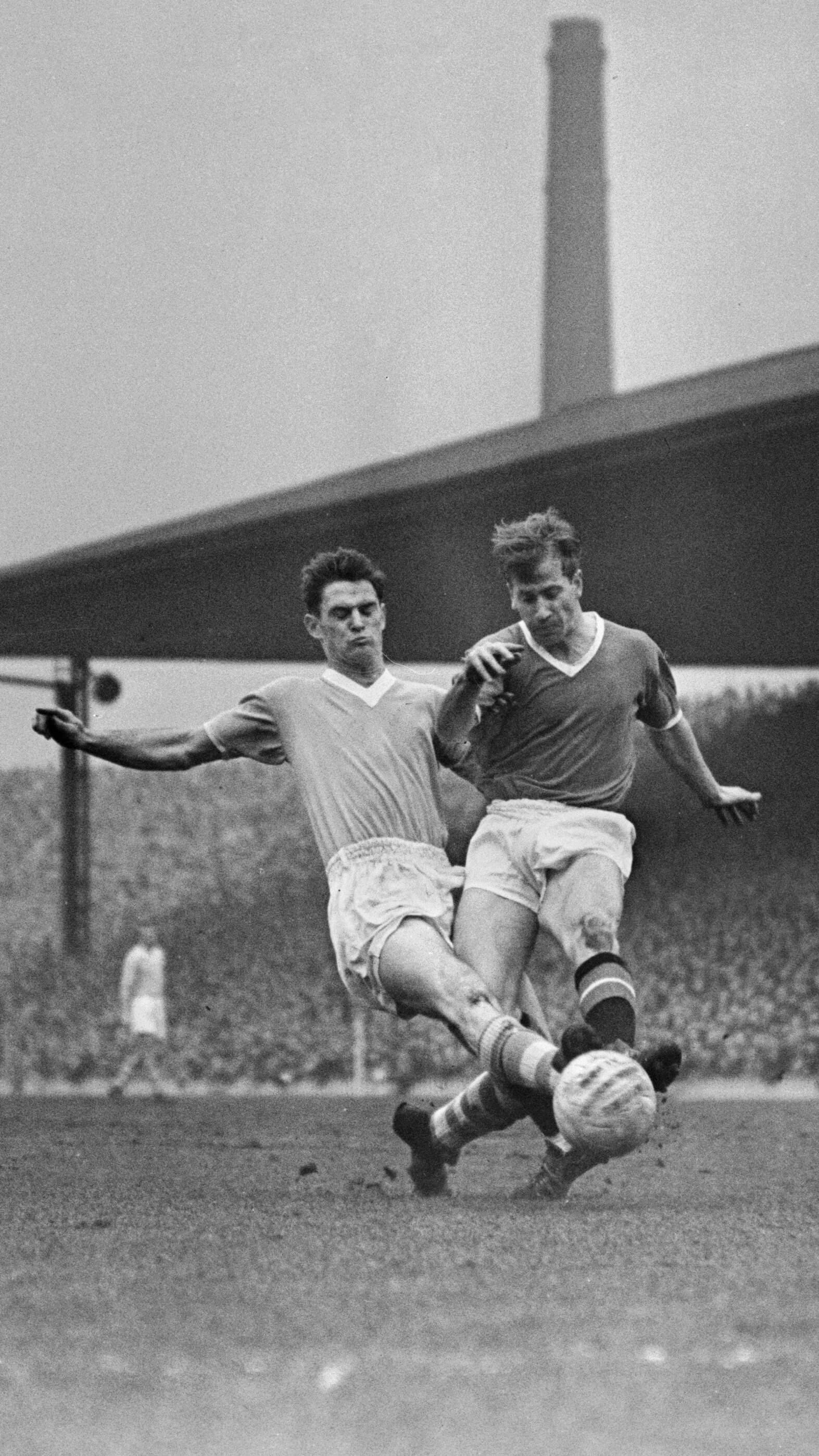 United's Bobby Charlton battles for control of the ball with Bill Leivers during the match on 14th February 1959