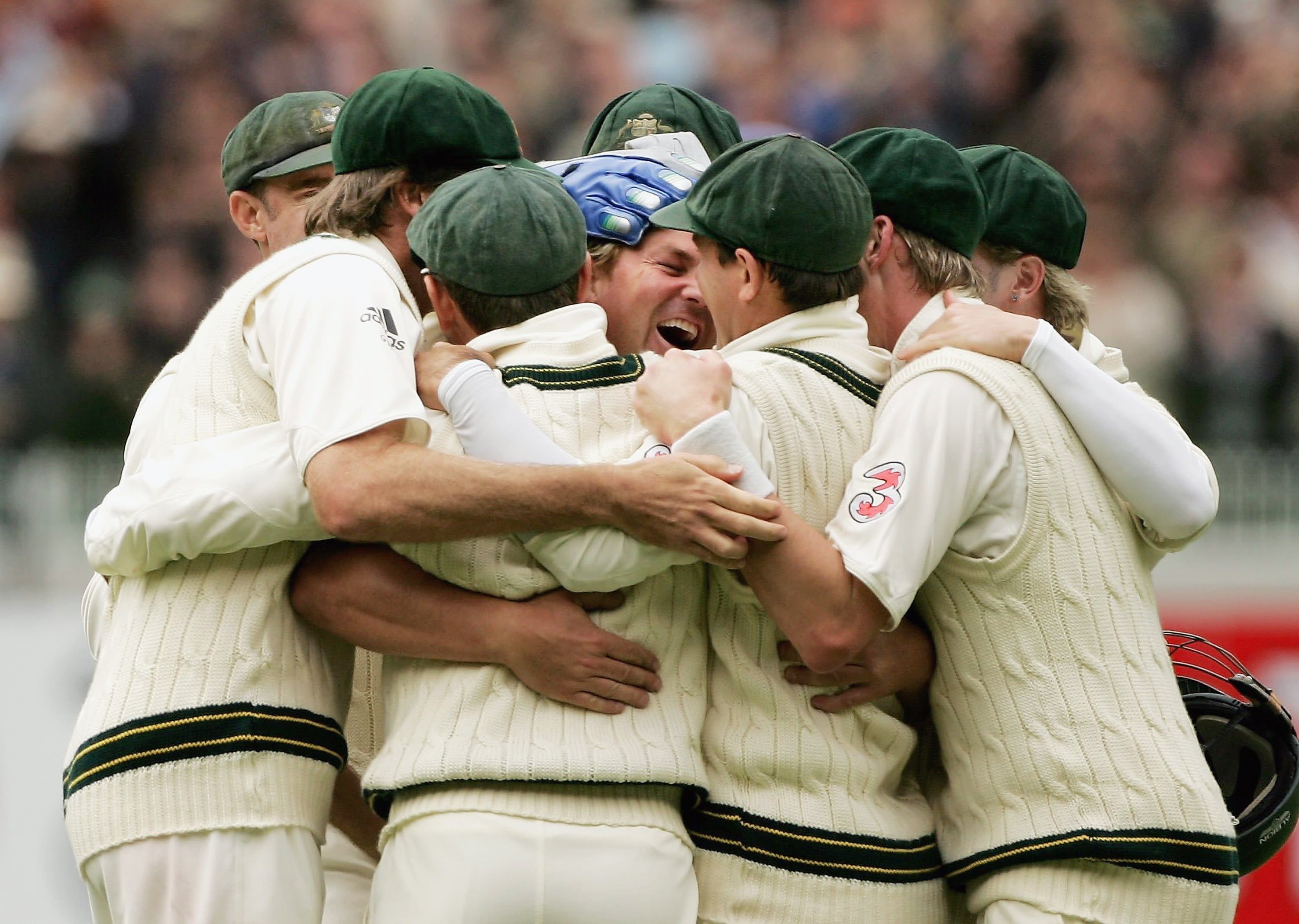 Shane Warne celebrates 700th Test wicket