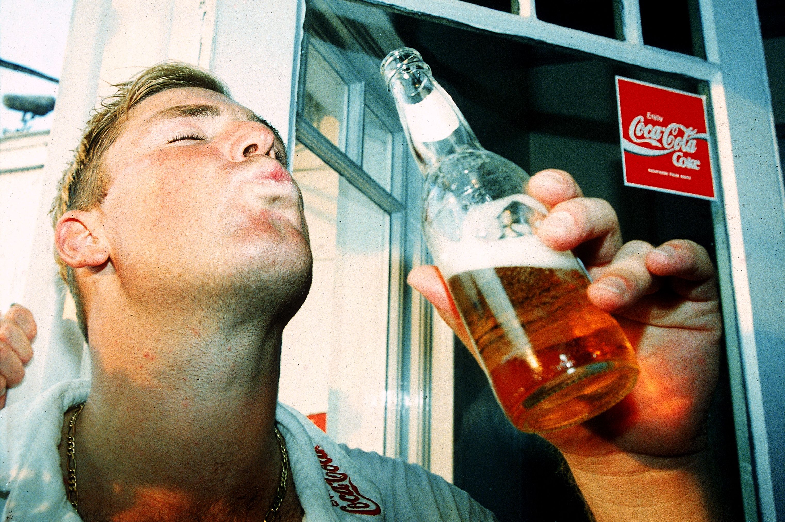 Shane Warne celebrates Ashes win with bottle of beer