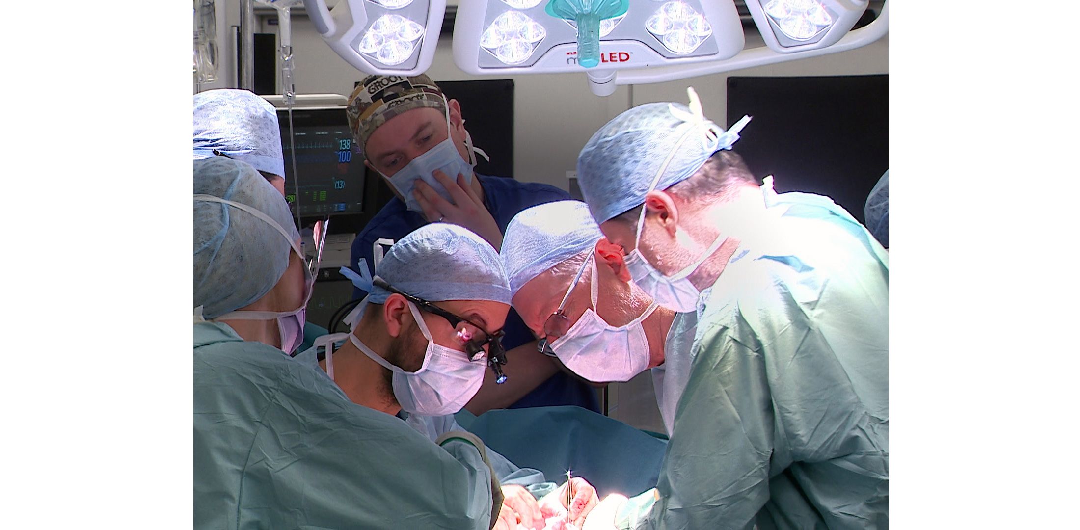 Jeelani and Dunaway carry out surgery