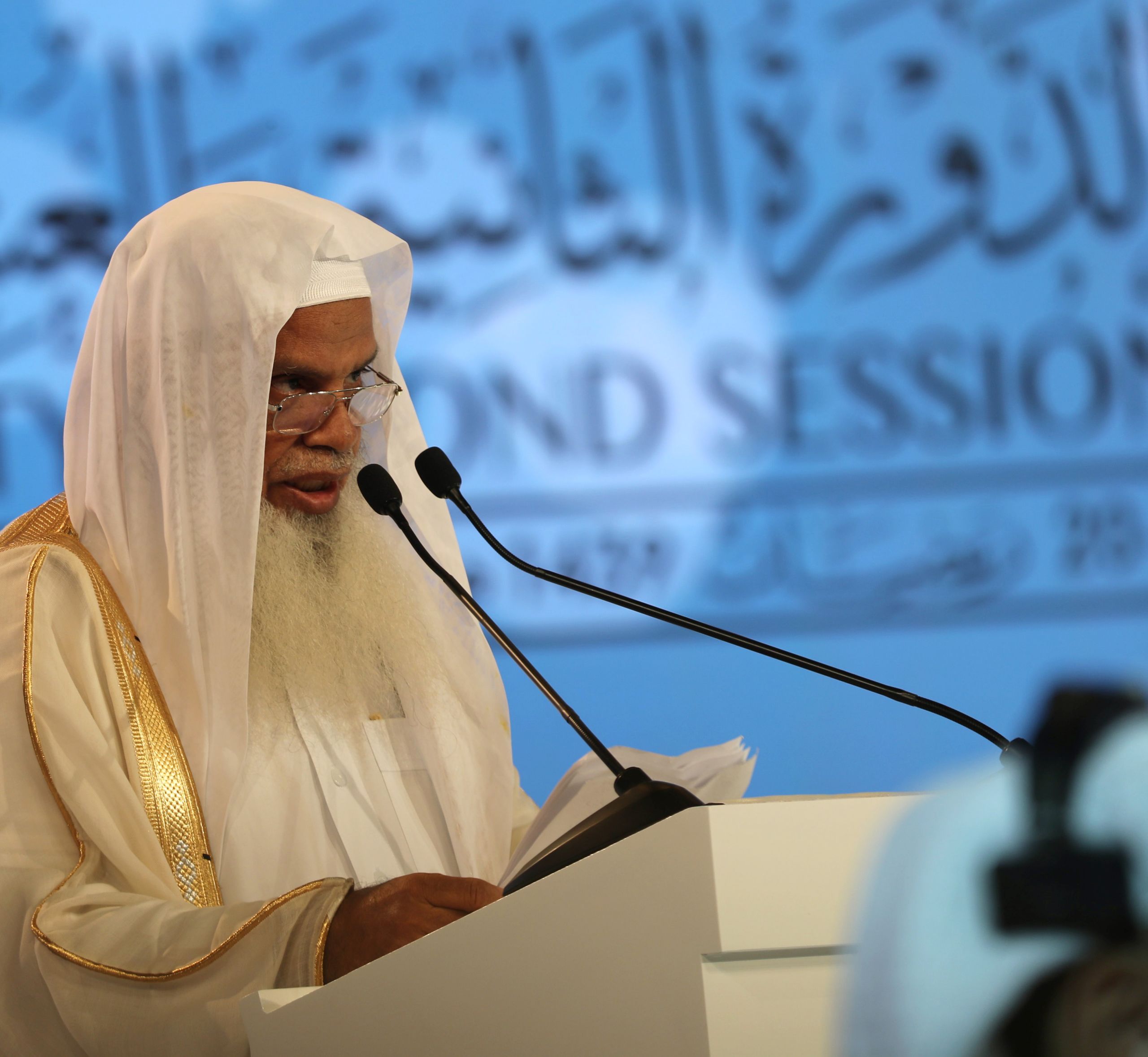 Sheik Abdul Rahman Al-huthaifiy lead Imam, Madina mosque