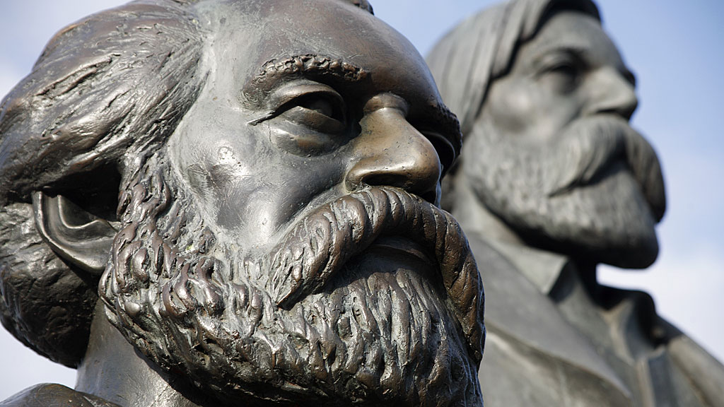 Estatua de Marx y Engels