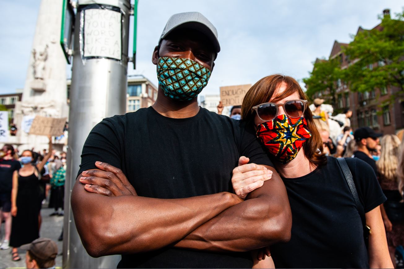 Manifestantes en Amsterdam junio de 2020