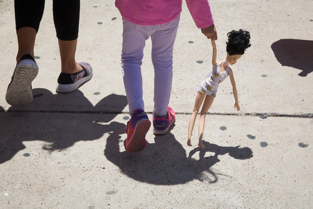 Niña con muñeca. 