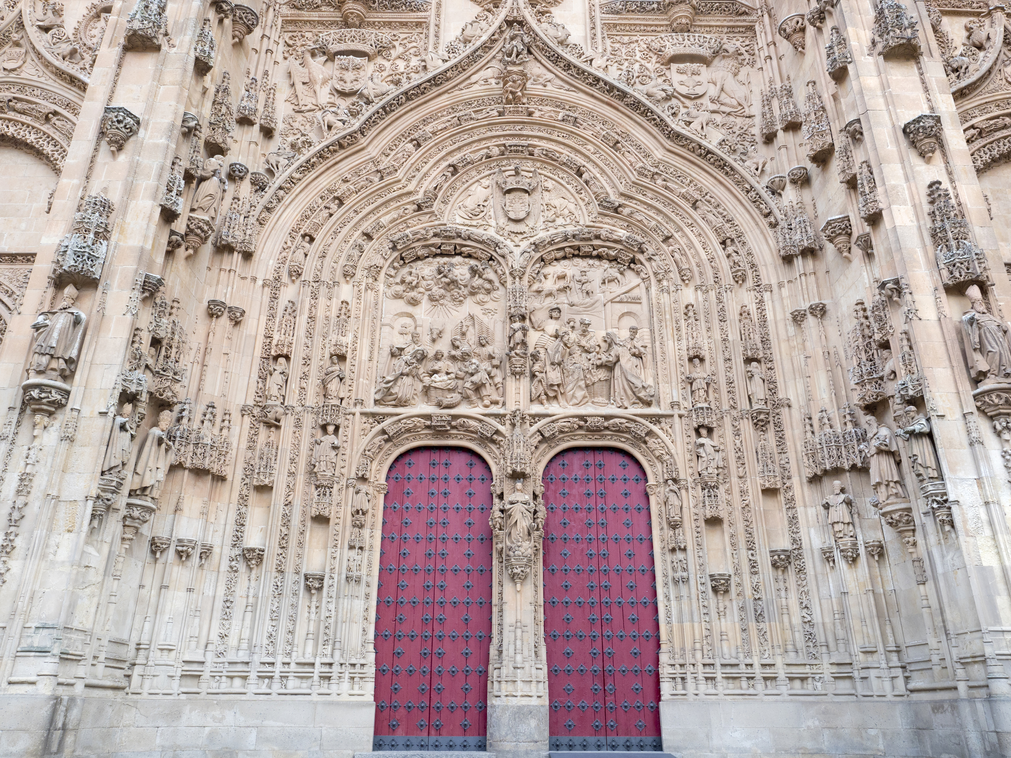 Fachada de una iglesia. 