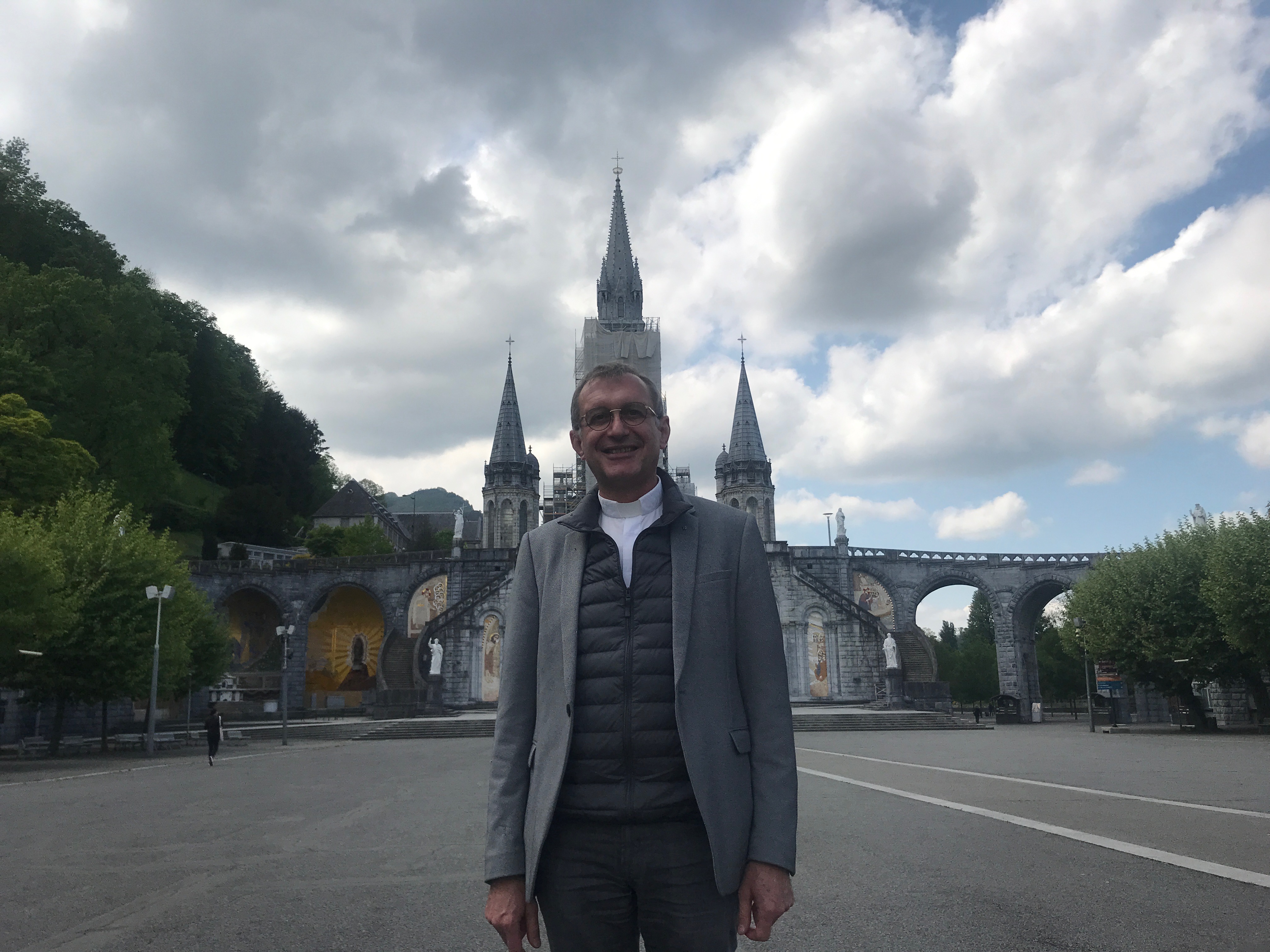 Lourdes: Pilgrims flock to French sanctuary online in their millions