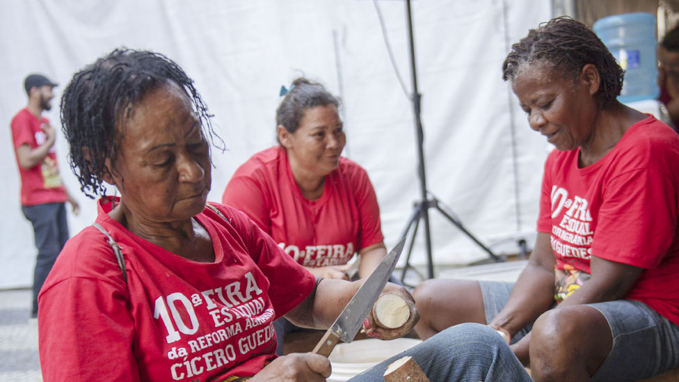 Mujeres del Movimiento Sin Tierra en Brasil