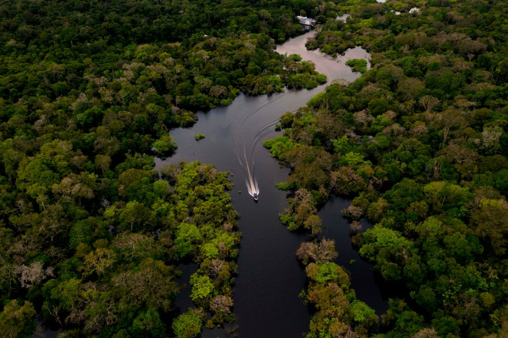 Barco por el Amazonas.