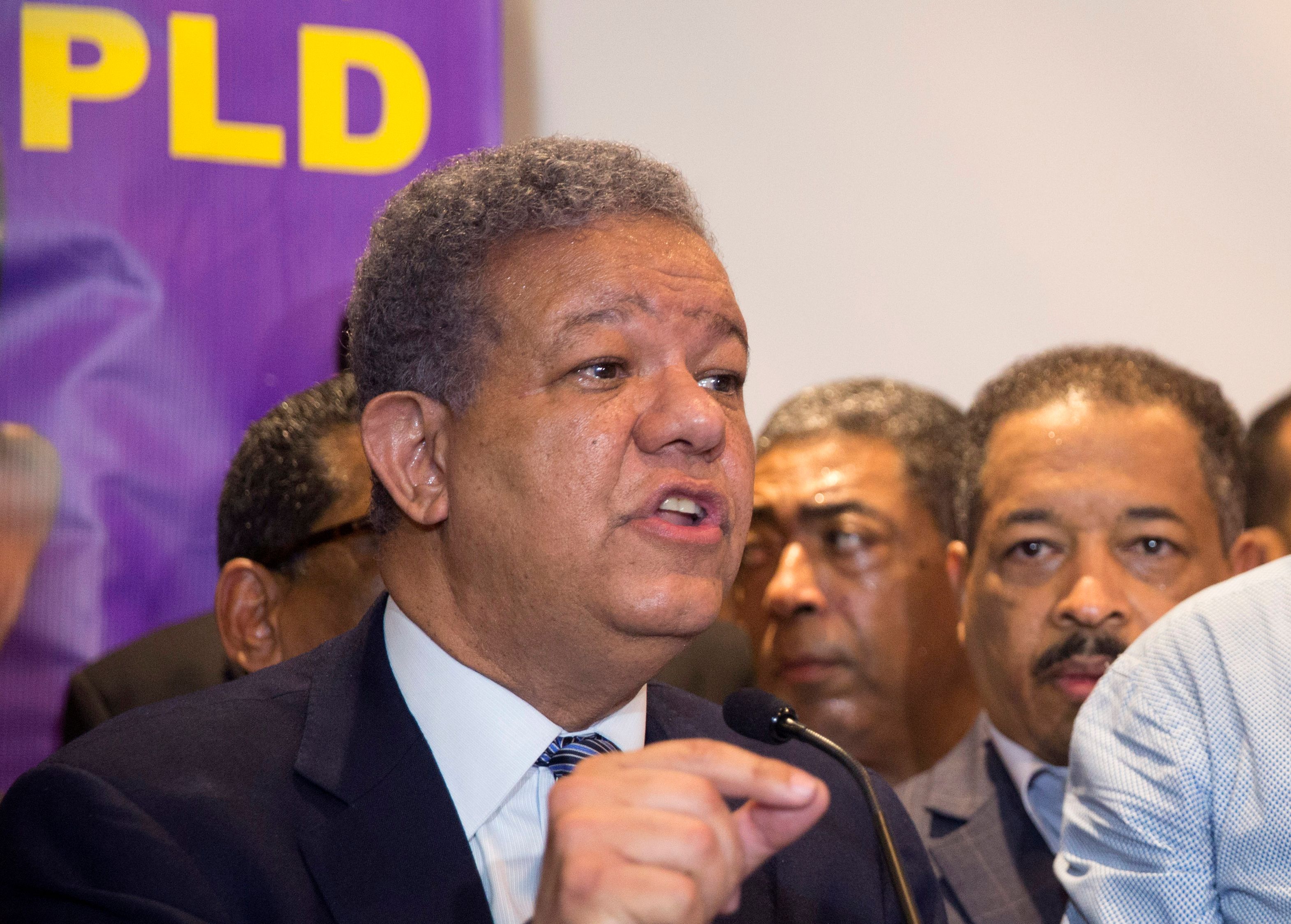 Leonel Fernandez speaking at a news conference 