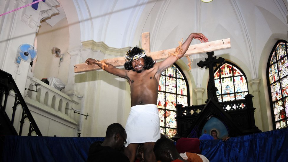   Un hombre en la cruz 