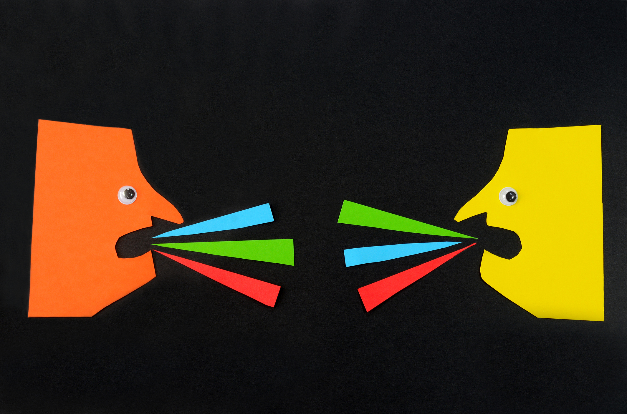 Dos personajes ficticios diciendo aparentemente cosas distintas. 