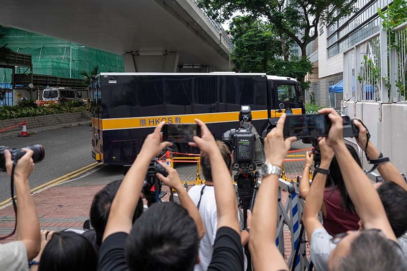 押送黎智英的囚車抵達香港西九龍裁判法院(28/8/2025)