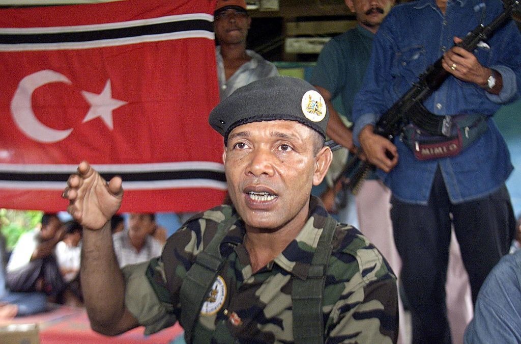 Panglima GAM Tengku Abdullah Syafii dalam jumpa pers di rumahnya di Gampong Lungputu, Pidie, Aceh, 9 November 1999.