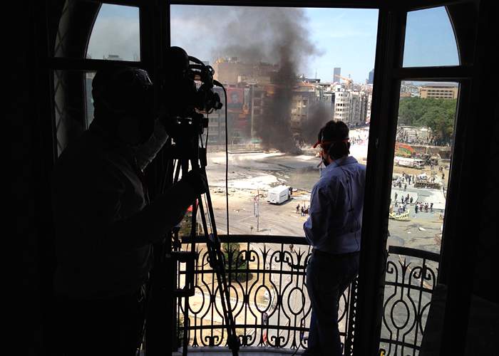 Mark Lowen reporting on the Gezi Park\/Taksim Square clashes