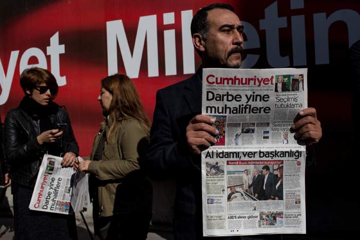 Protest outside Cumhuriyet&#39;s office after editors were arrestedOctober 2016