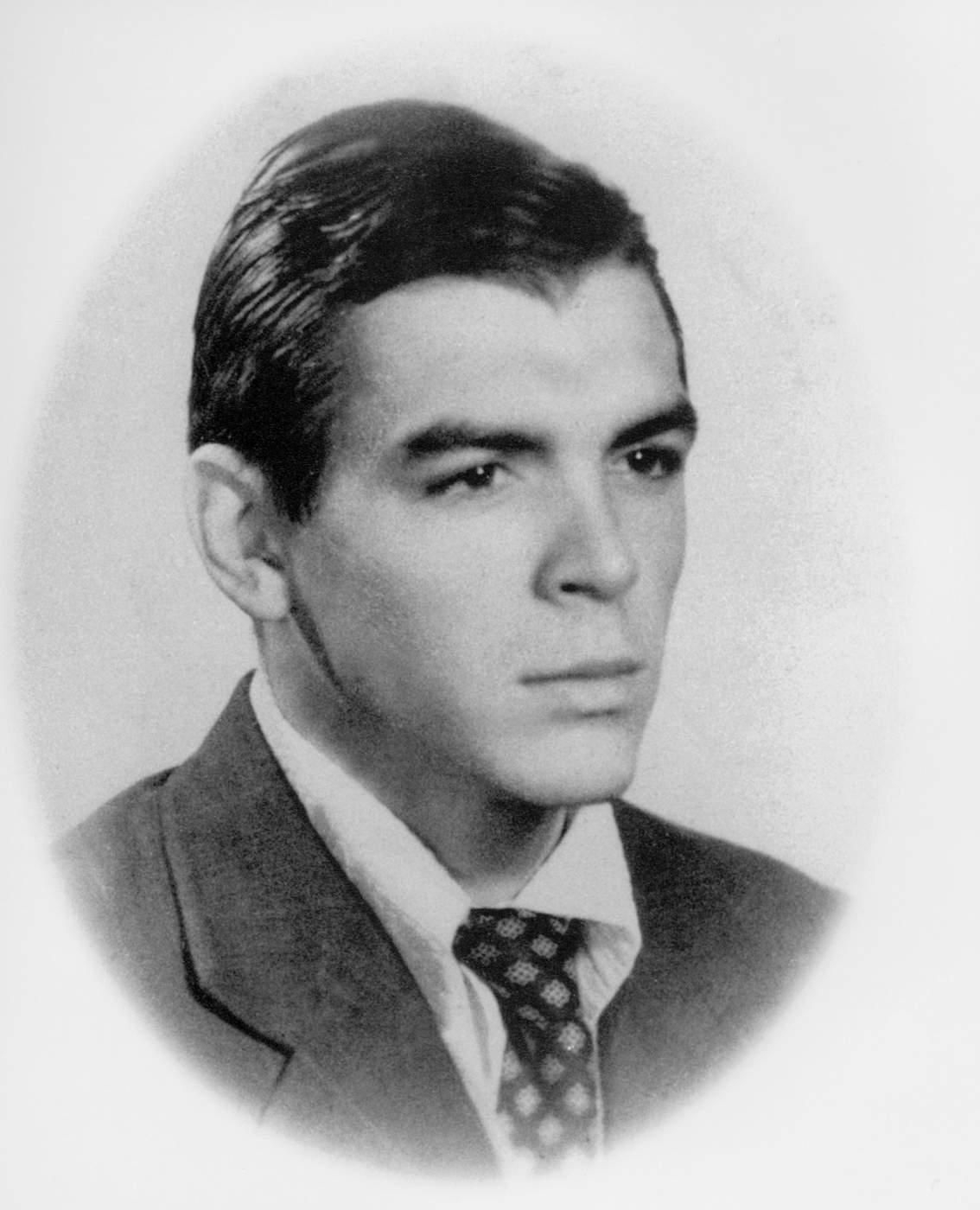Ernesto Guevara poco antes de licenciarse en la facultad de medicina, a principios de los años 50.
(Apic\/Getty Images) Ernesto Guevara poco antes de licenciarse en la facultad de medicina, a principios de los años 50.
(Apic\/Getty Images)