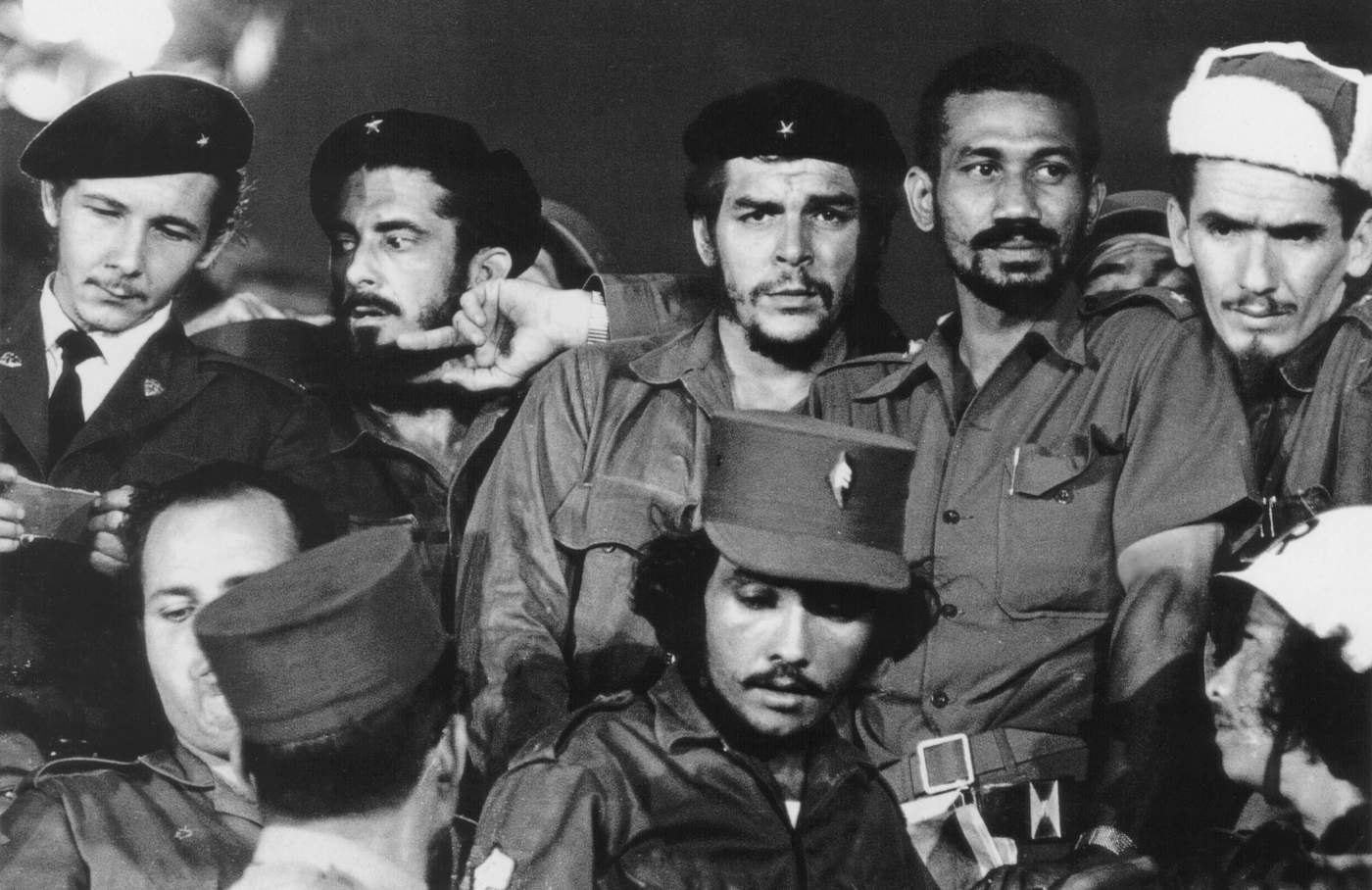 Los comandantes Raúl Castro, Antonio Núñez Jiménez, Ernesto Che Guevara, Juan Almeida y Ramiro Valdés en La Habana durante el primer año de la revolución cubana, en 1959.
 (AFP PHOTO \/ BOHEMIA)&amp;nbsp;