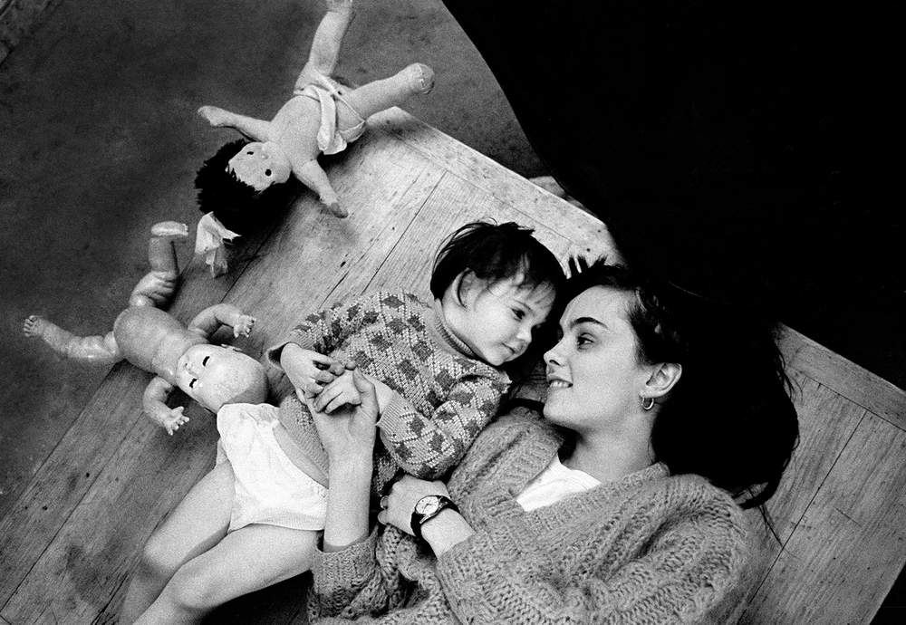 Hurn&#39;s then wife, model and actress Alita Naughton with their daughter Sian