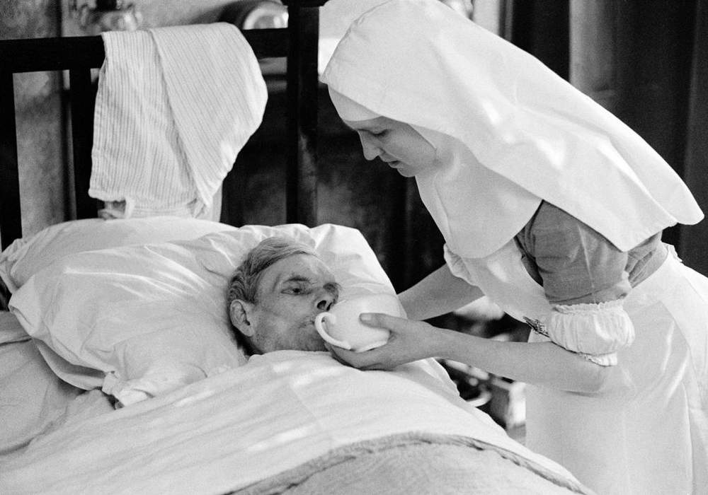 Nuns nursing the elderly unable to find hospital beds,Notting Hill,1963