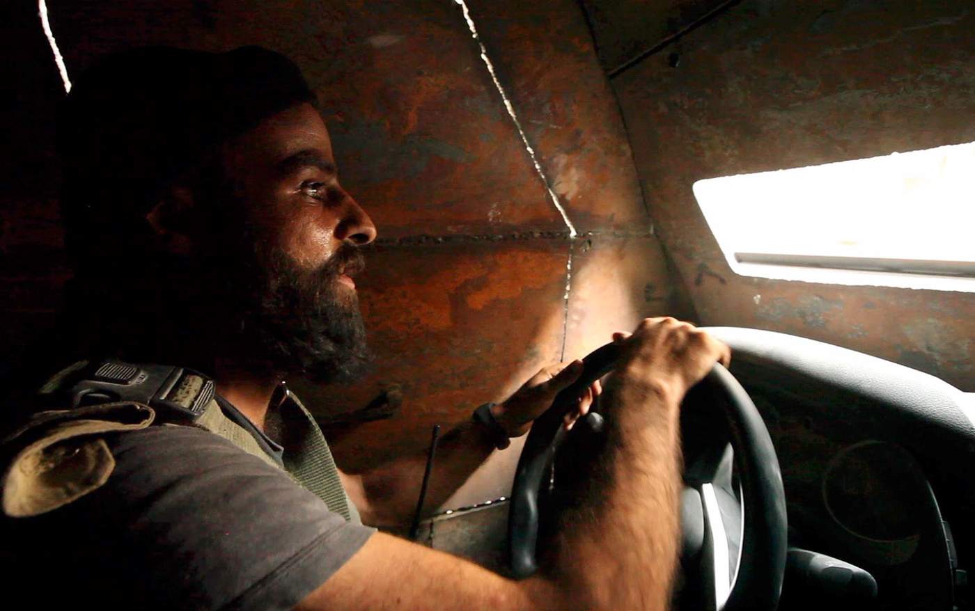 أبو عبده وهو يقود عربته المصفحة