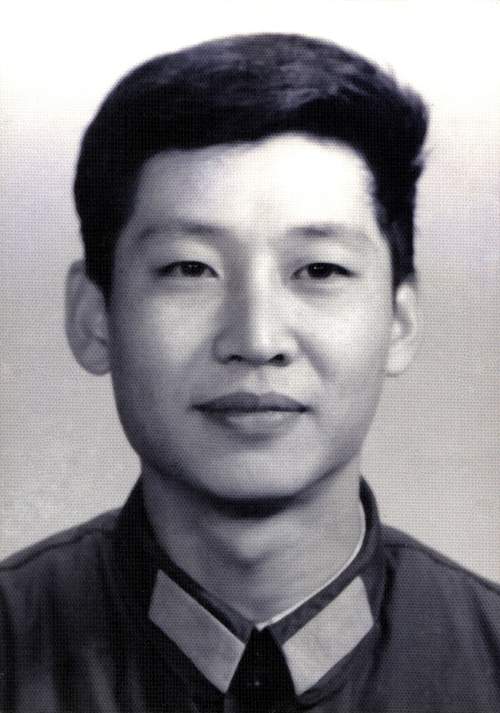 习近平1979年在军中服役的照片