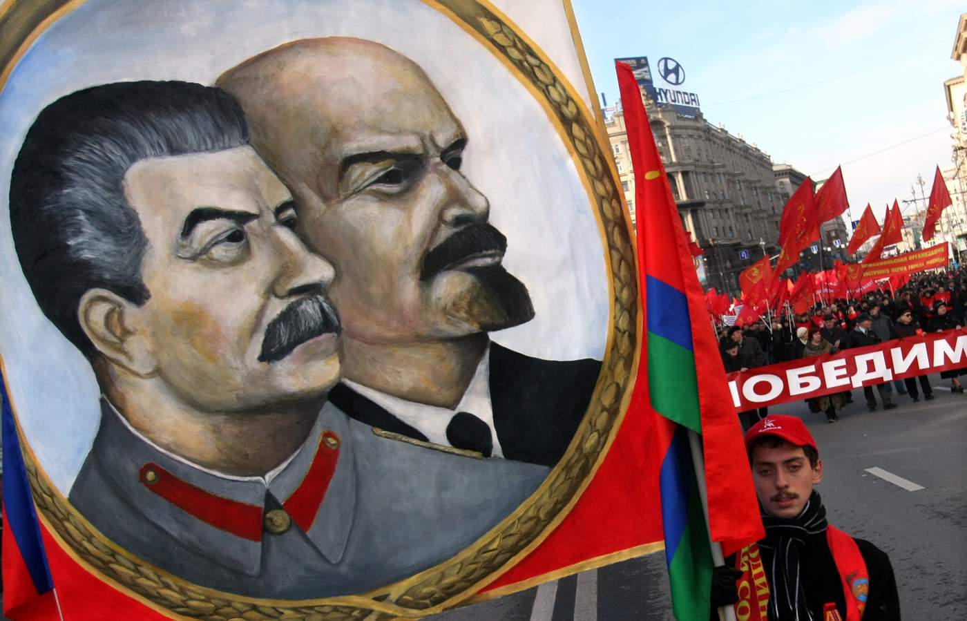 Şubat Devrimi'nin ardından Petrograd'a dönen sosyalist liderler Ekim Devrimi'nin yapılmasında önemli rol oynadı