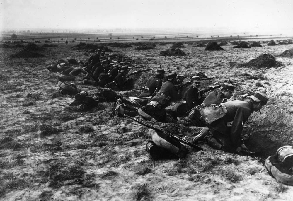 Doğu Cephesi'nde Ruslara karşı savaşan Alman askerleri Doğu Cephesi'nde Ruslara karşı savaşan Alman askerleri