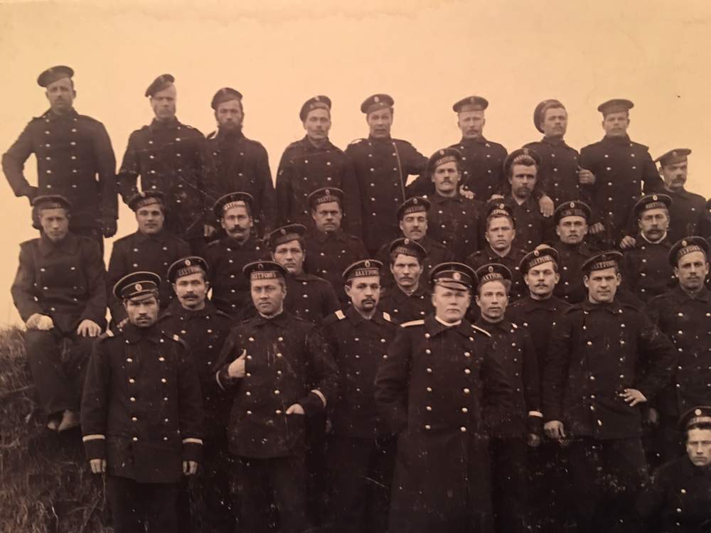 Лоцман Степан Бутаков и команда парохода "Пахтусов"