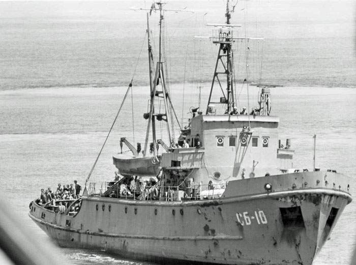 A Soviet spy ship monitoring the Hughes Glomar Explorer&amp;nbsp;