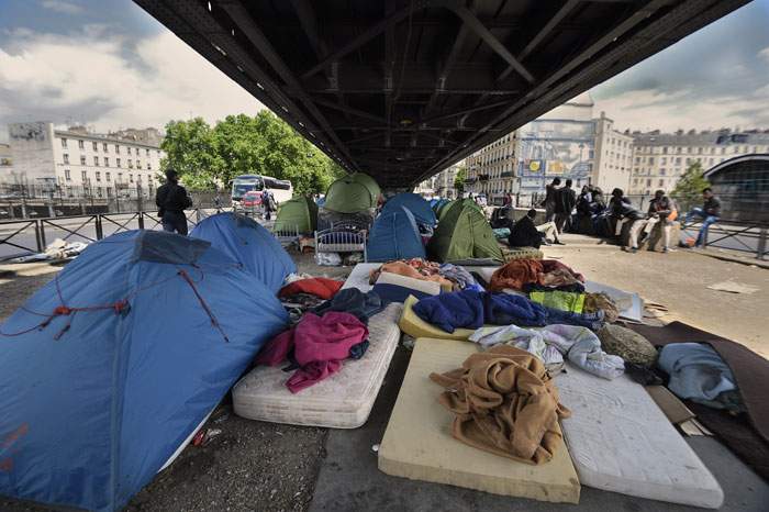 Homeless: Looking for the man who disappeared in Paris - BBC News