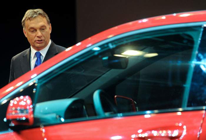 2012: Orban opens a Hungarian factory for the German car manufacturer Daimler