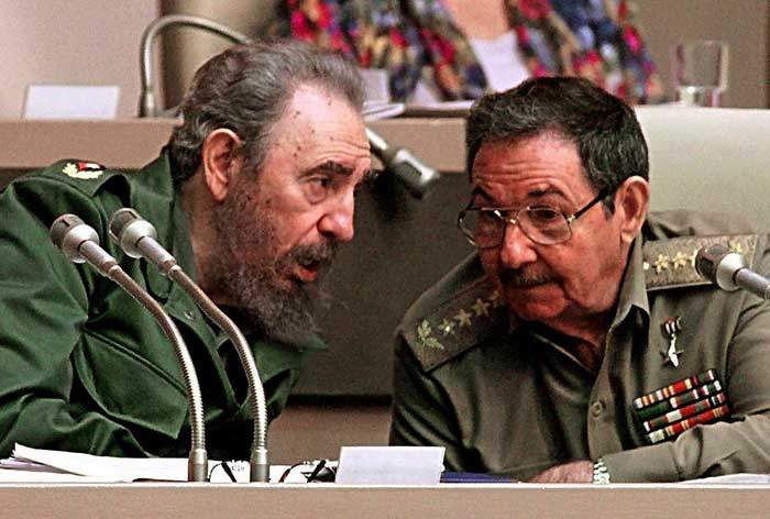 Fidel and Raúl in 1999
